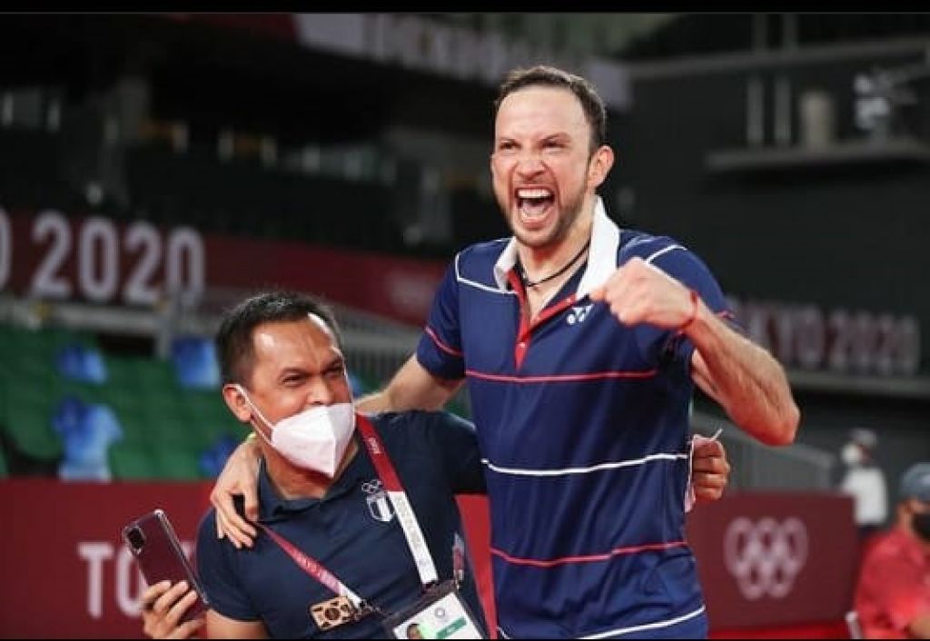 Tangkapan layar instagram Kevin Cordon bersama Muamar Qadafi usai laga di Olimpiade Tokyo.