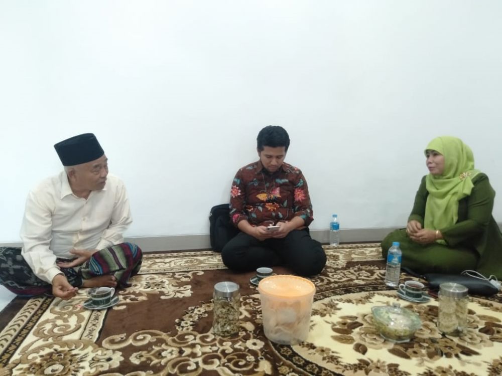 KH Asep Syaifuddin Chalim, Wakil Gubernur (Wagub) Emil Dardak dan Dwi Astutik pada pertemuan  Kamis (19/9) malam /Foto: Istimewa