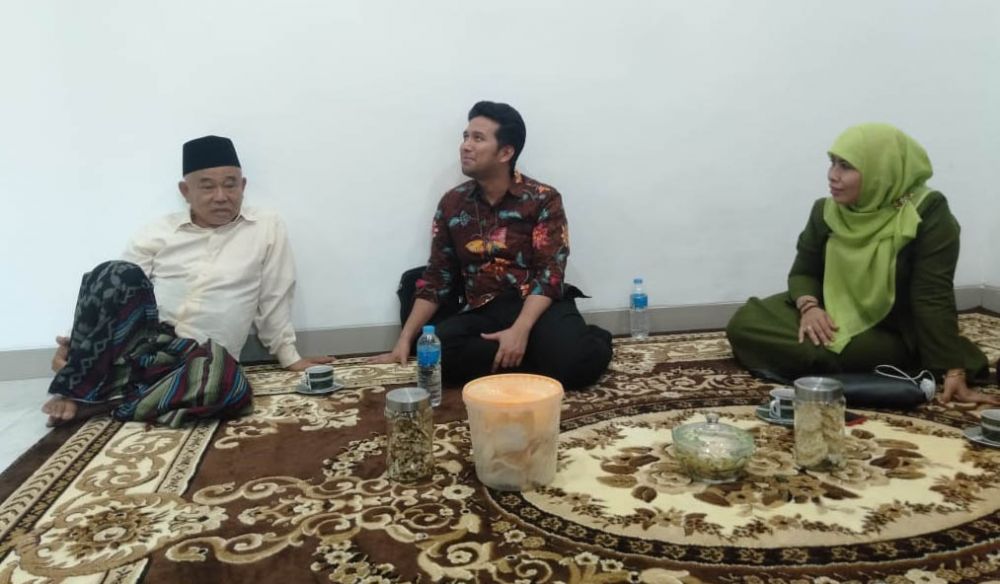 KH Asep Syaifuddin Chalim, Wagub Jatim Emil Dardak dan Dwi Astutik pada pertemuan Kamis (19/9) malam /Foto: Istimewa