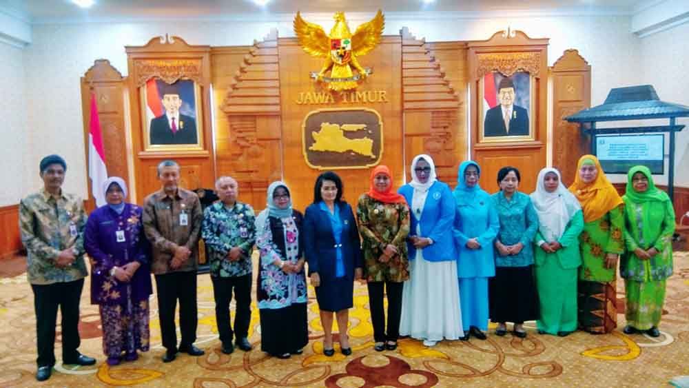 Penandatangan kesepakatan bersama Gubernur Jawa Timur Khofifah