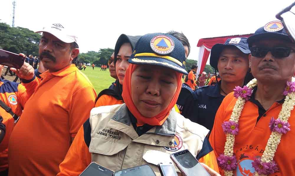 Gubernur Jawa Timur Khofifah saat Apel Hari Kesiapsiagaan Bencana di Lapangan Rampal, Kota Malang