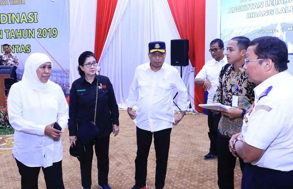 Gubernur Khofifah saat Rapat Koordinasi (Rakor) Angkutan Lebaran Tahun 2019 di Gedung Negara Grahadi, Minggu (12/5/2019).