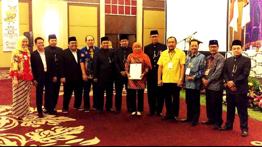 Khofifah Indar Parawansa pada acara penetapan Gubernur dan Wakil gubernur Jatim oleh KPU