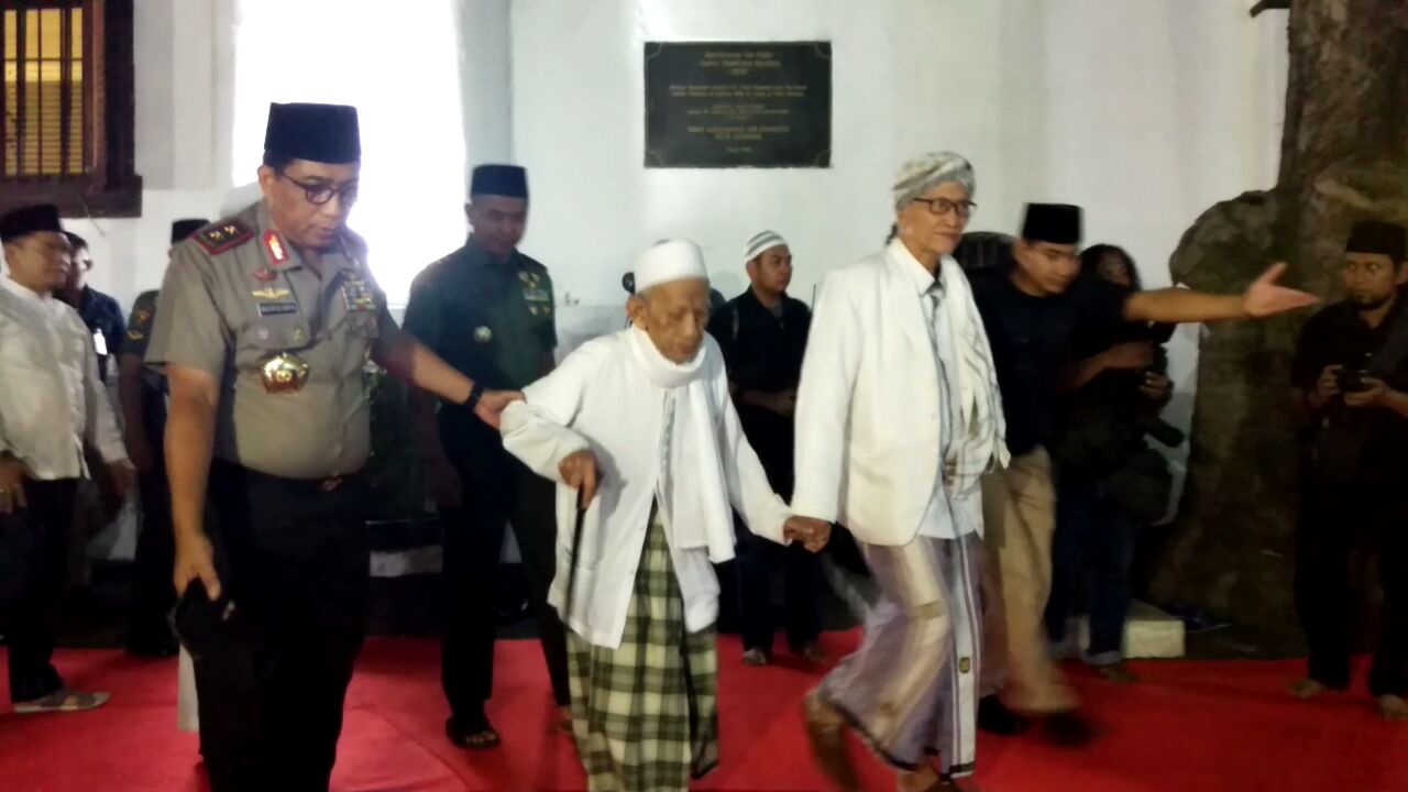 Kiai Sepuh NU KH Sholeh Qosim Wafat Dalam Posisi Sujud