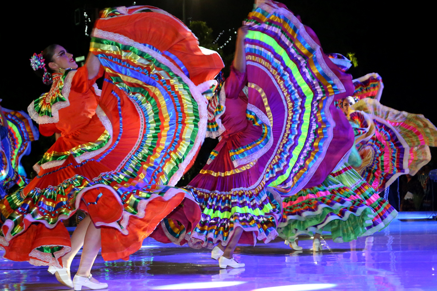 Salah satu tarian yang disuguhkan dalam penutupan Surabaya Cross Culture Festival.