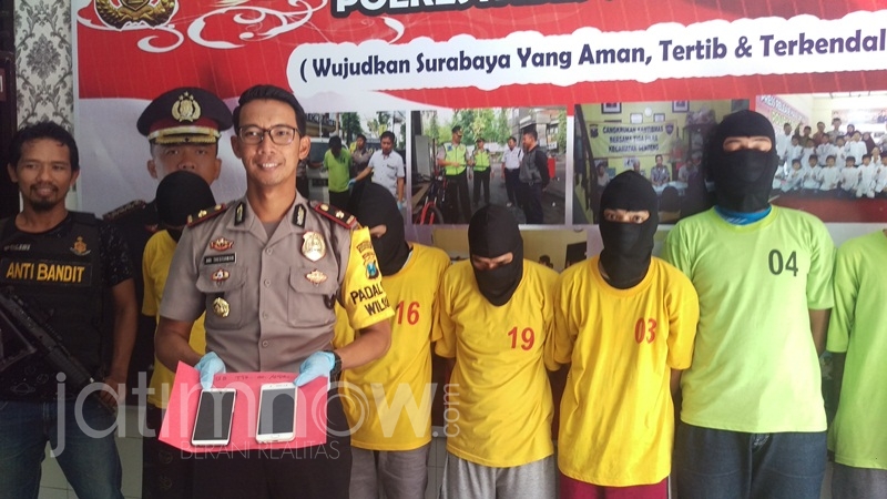 Kapolsek Genteng saat jumpa pers penangkapan komplotan pencuri/Arry Saputra