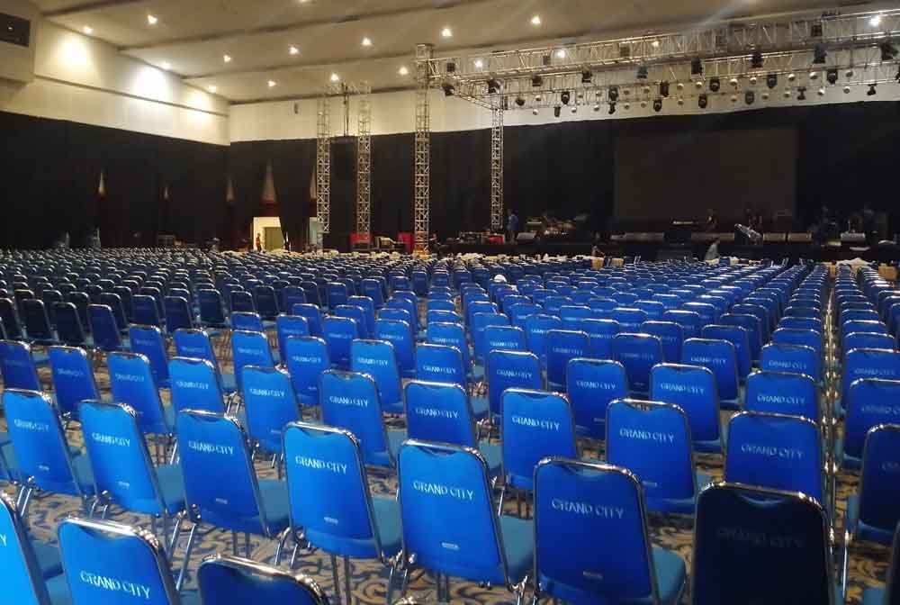 Konser yang akan berlangsung di Grand City akhirnya batal