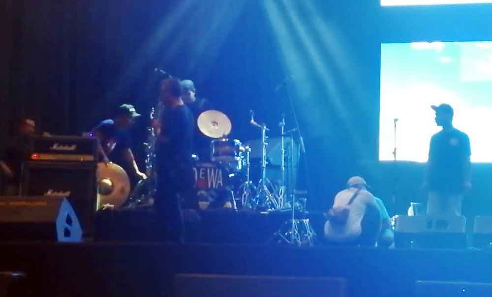 Persiapan konser 'Hadapi dengan Senyuman'