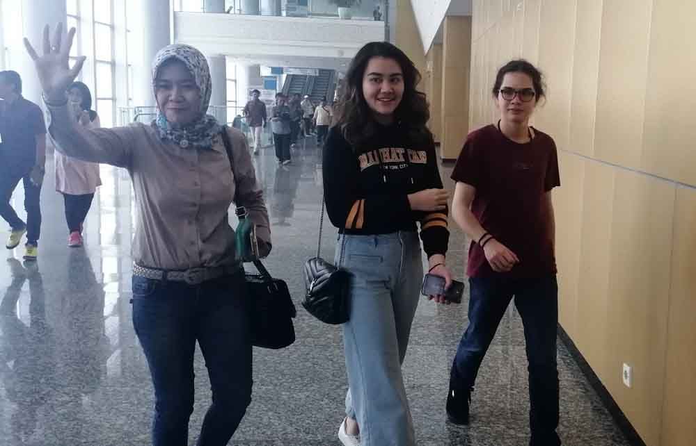 Di Lokasi Konser 'Hadapi dengan Senyuman' Terlihat Al serta Dul