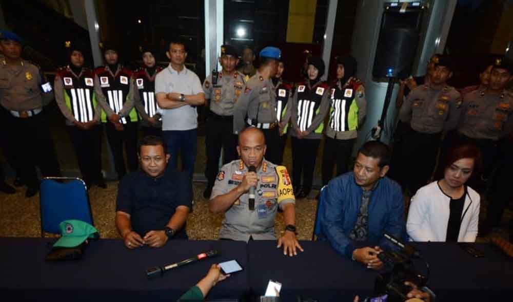 Pembatalan konser 'Hadapi dengan Senyum'
