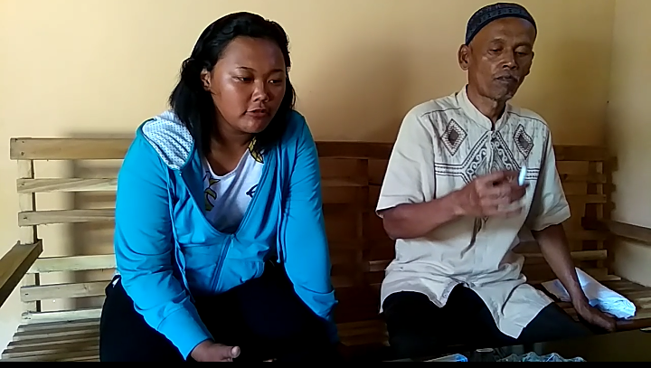 Korban penipuan 'gentong ajaib' saat menjelaskan modus pelaku