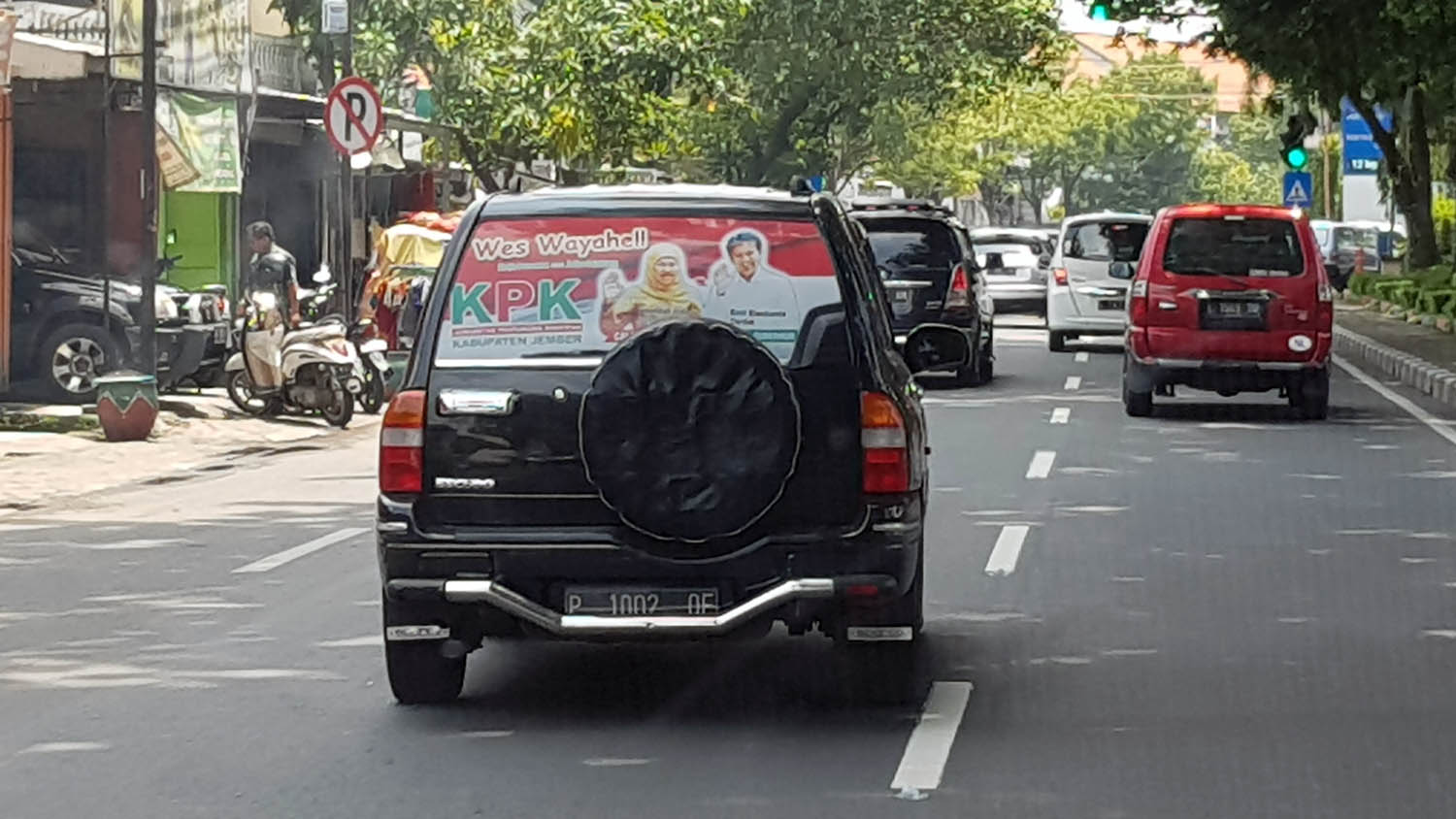 Mobil 'KPK' Saat Melintas di Joyoboyo, Surabaya