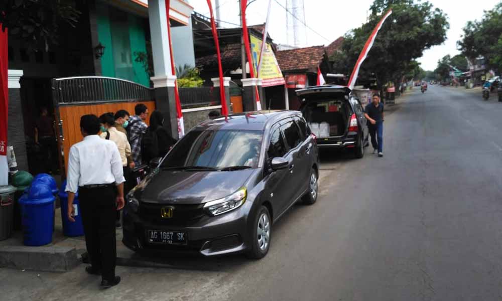 KPK usai menggeledah rumah wakil bupati terpilih Maryoto Birowo