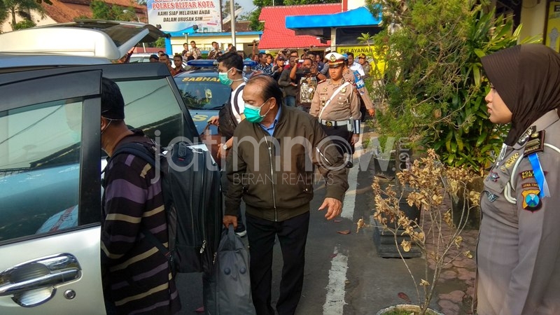 Salah satu terperiksa yang dibawa KPK ke Jakarta/Glorian