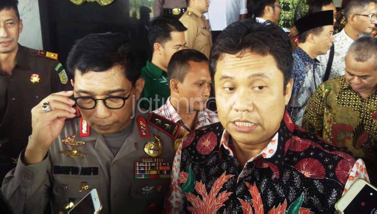 Ketua KPU Jawa Timur Eko Sasmito bersama Kapolda Jatim Irjen Pol Machfud Arifin