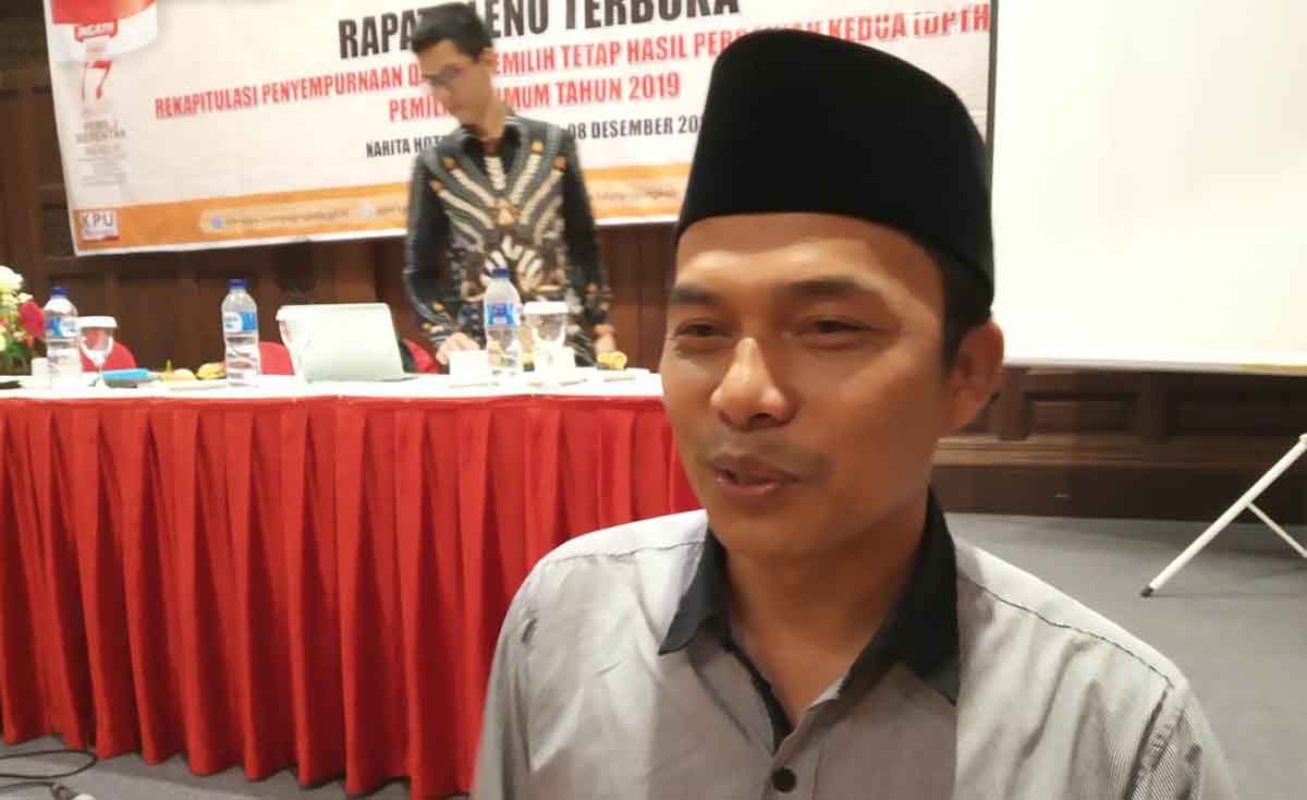 Petugas pemilu saat dirawat di rumah sakit