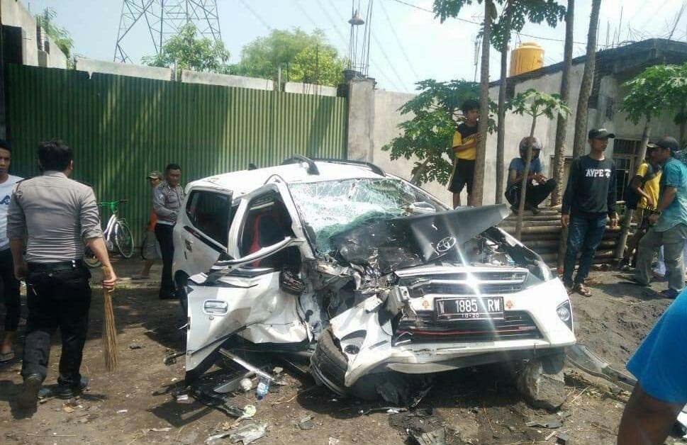 Kondisi ssalah satu mobil yang terlibat kecelakaan di Pasuruan