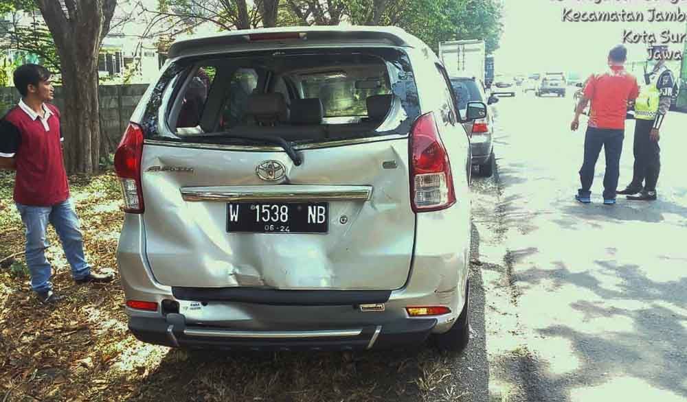 Salah satu kendaraan yang terlibat kecelakaan beruntun di Tol Waru-Perak