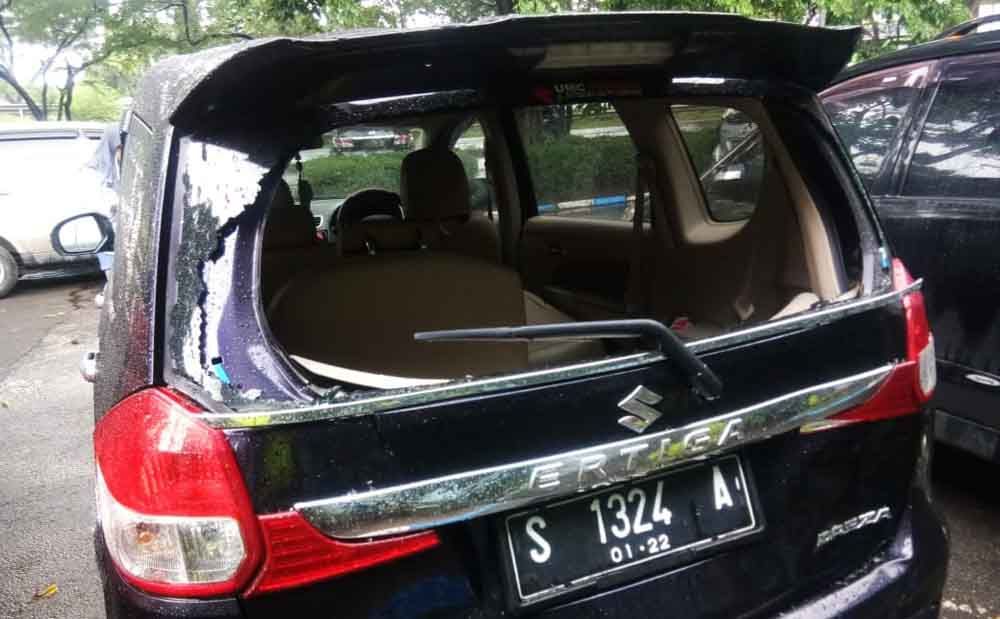 Kendaraan yang terlibat kecelakaan di Tol Waru