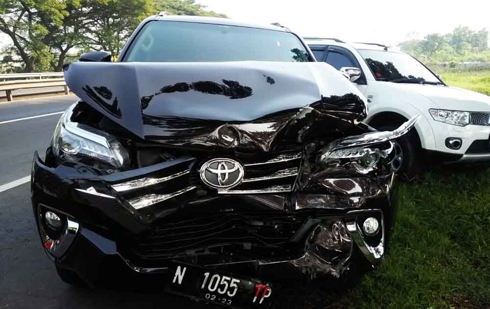 Salah satu kendaraan yang terlibat tabrakan beruntun di Tol Sidoarjo