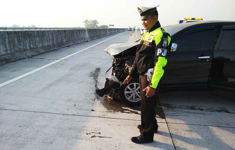 Evakuasi Toyota Avanza di Tol Madiun-Ngawi
