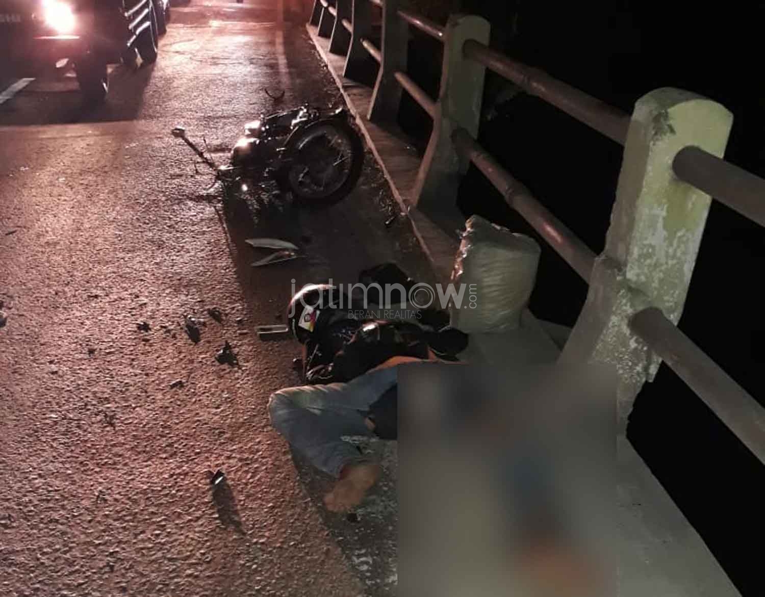 Tabrakan Motor vs Motor di Ngawi, 1 Pengendara Tewas dan 1 Luka-Luka