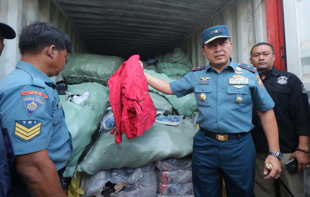 Penyelundupan 23 Kontainer Pakaian Bekas Impor Berhasil Digagalkan