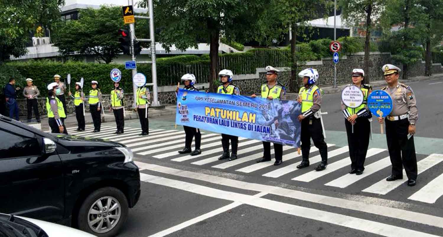 Pesen Pak Polisi: Ojok Nyetel Lagu Banter-Banter Pas Nyetir