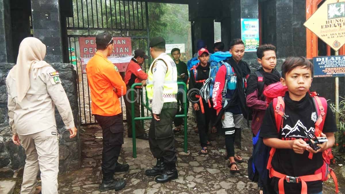 Kebakaran Lereng Gunung Lawu Mengecil, Jalur Pendakian Masih Ditutup