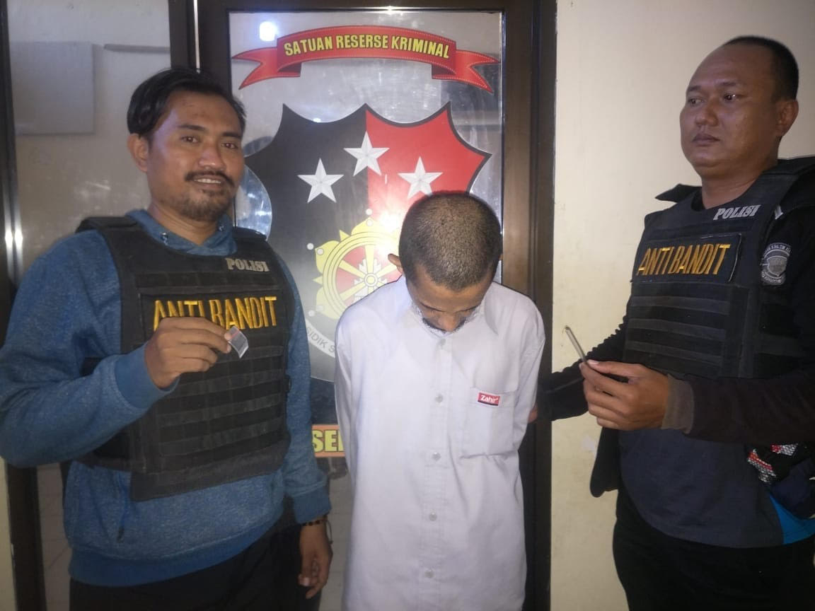 Sembunyikan Sabu di Sepatu, Pria di Surabaya ini Disergap Polisi