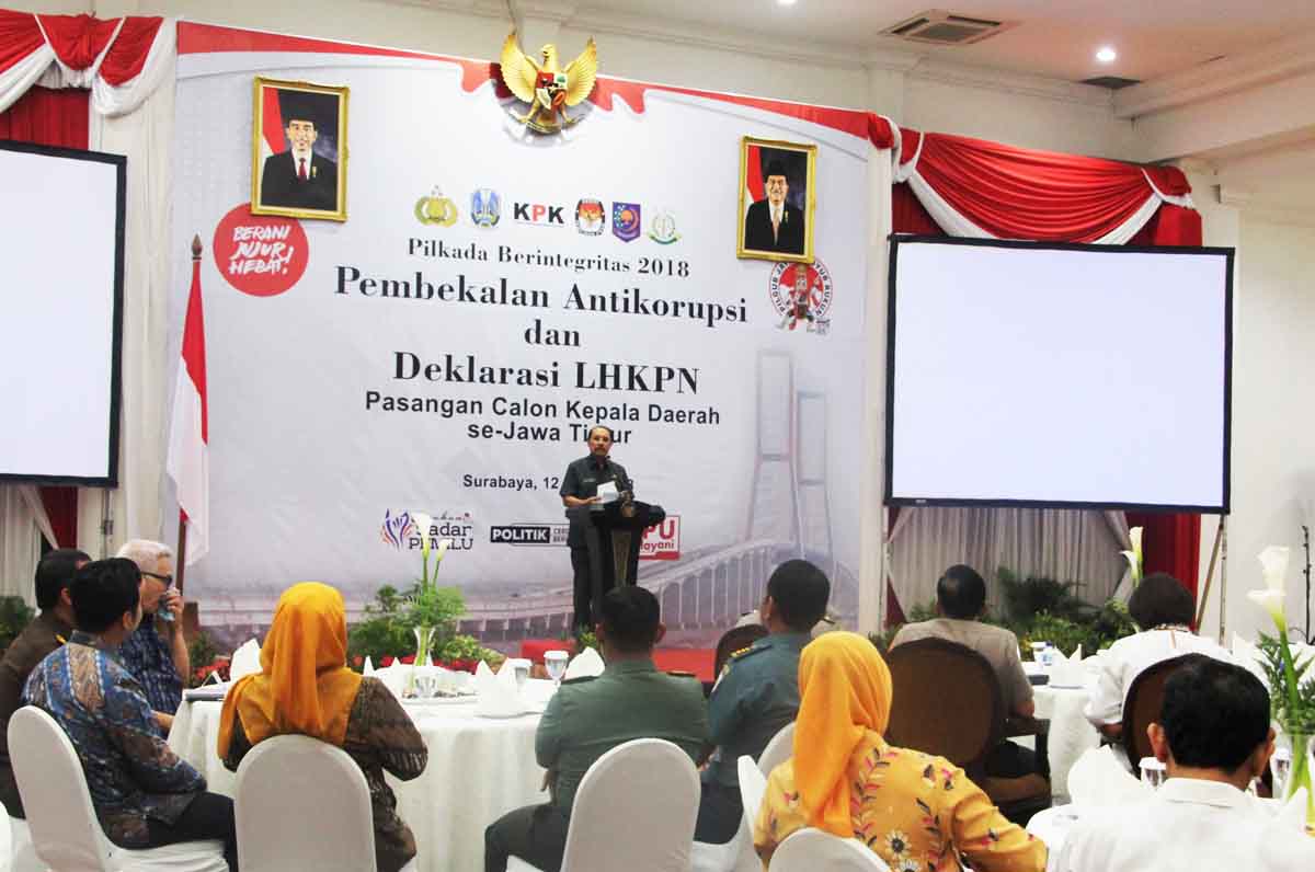 Acara Pembekalan Antikorupsi dan Deklarasi LHKPN Calon Kepala Daerah se Jawa Timur di gedung Negara Grahadi Surabaya.