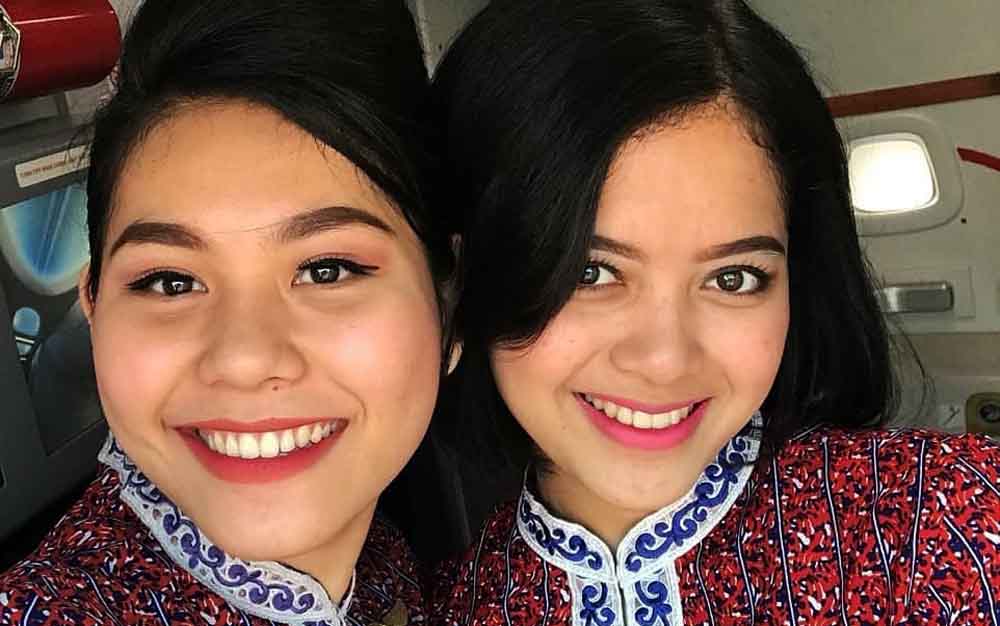 Foto semasa hidup Pramugari Lion Air Alfiani (kiri)