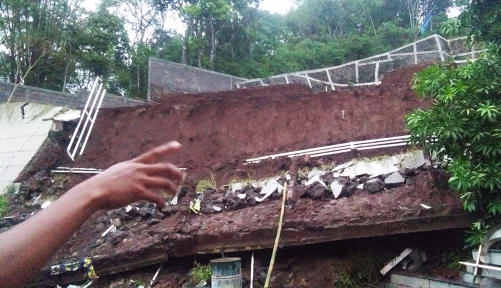Longsor tebing di perumahan elit Kota Batu