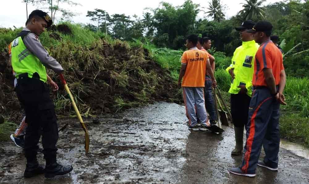 Hujan Deras Sebabkan Longsor di Blitar, Akses Dua Kecamatan Terputus