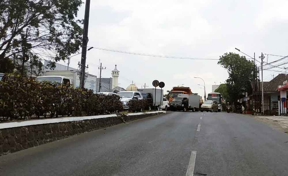 Imbas Tabrakan Truk, Jalan Raya Malang-Surabaya Macet Total