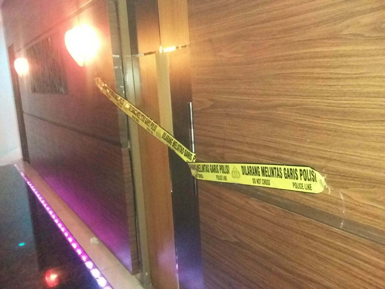 Rumah karaoke di Kota Madiun ini dipasang police line/Foto: Humas Polda Jatim