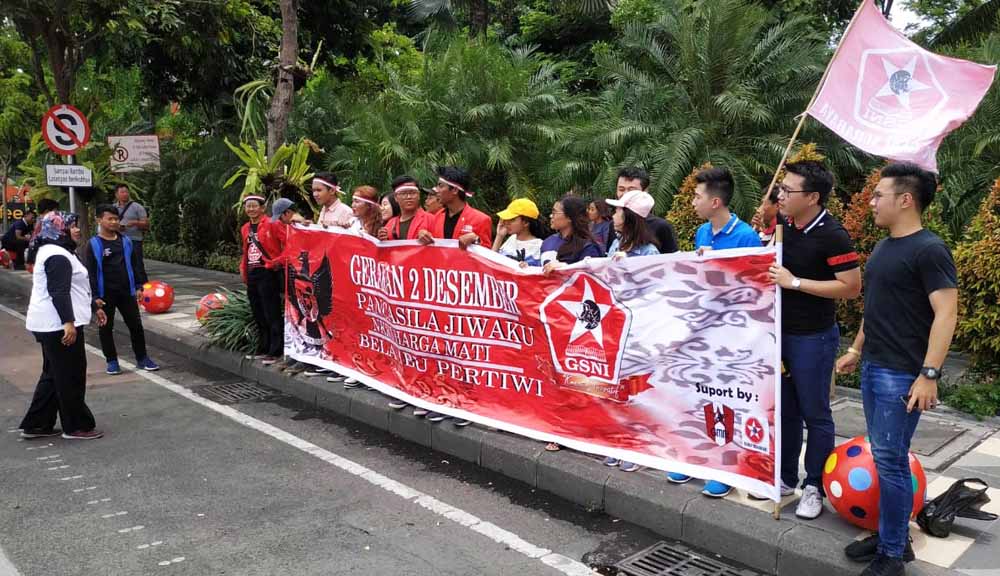 Aksi damai mahasiswa dan pelajar di depan Grahadi Surabaya
