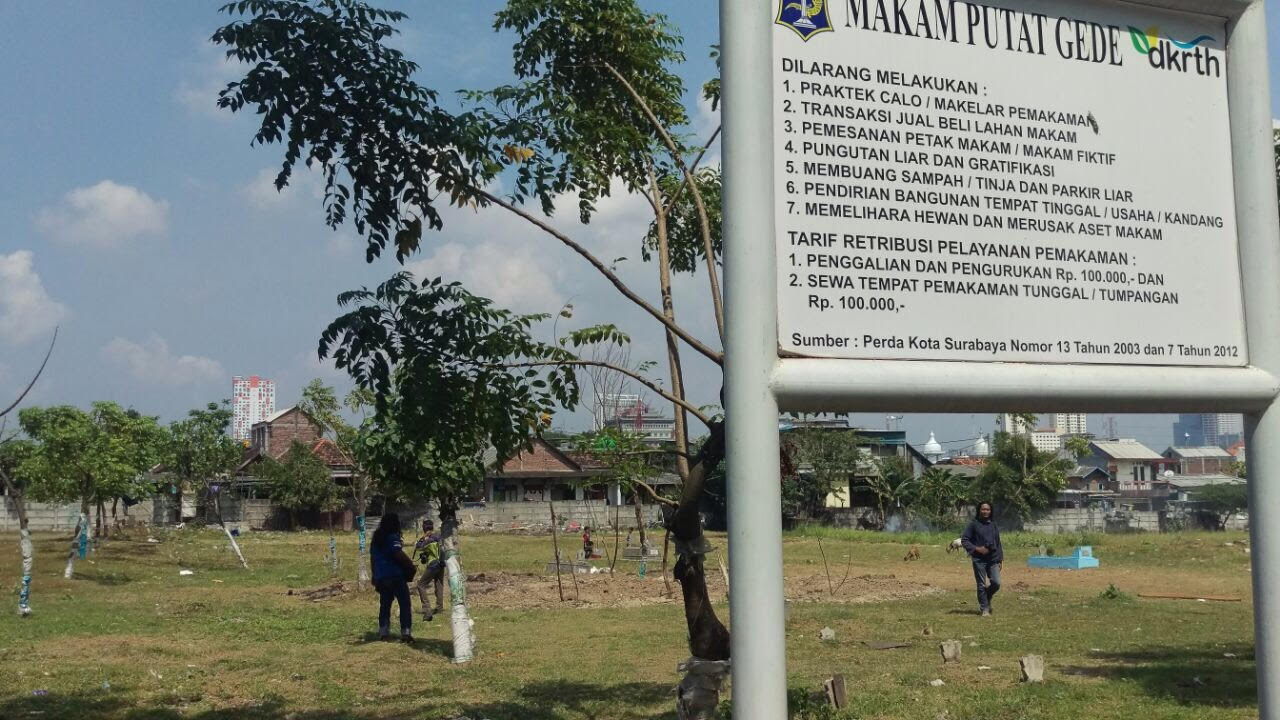 Suasa di TPU Putat Gede Surabaya.

