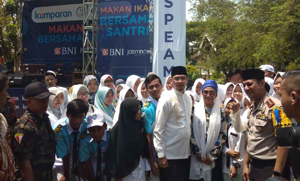 Acara makan ikan bareng Menteri Susi di Pesantren Entrepreneur Al Maun Muhammadiyah (S-PEAM)