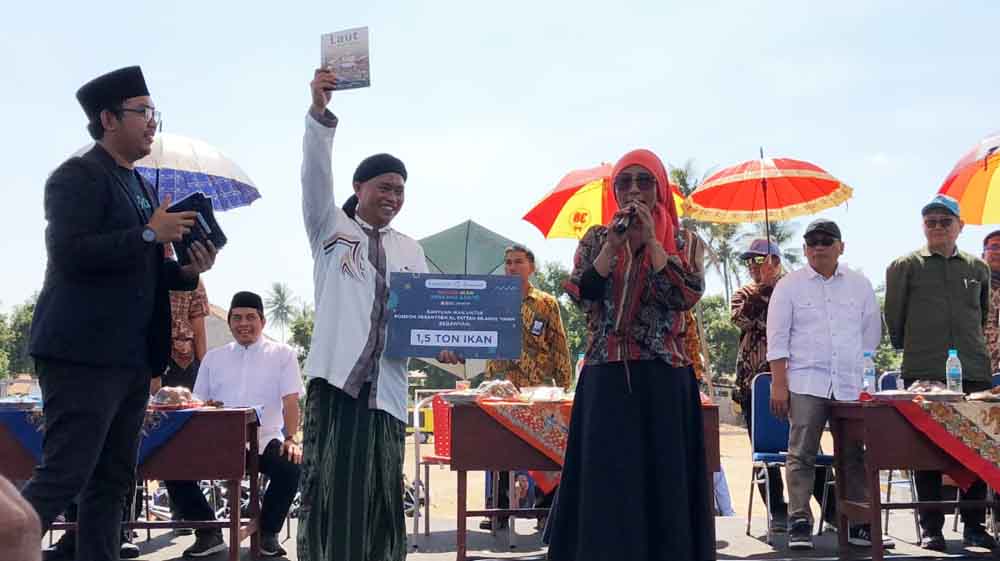 Acara makan ikan santri bersama Menteri Susi di Situbondo