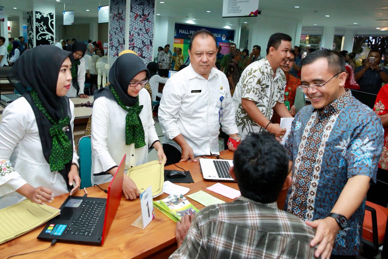 Dapat Arahan Jokowi, Bupati Anas Pacu Kualitas Mal Pelayanan Publik