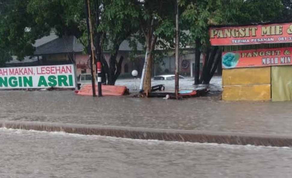 Kondisi salah satu wilayah di Kota Malang saat hujan deras mengguyur