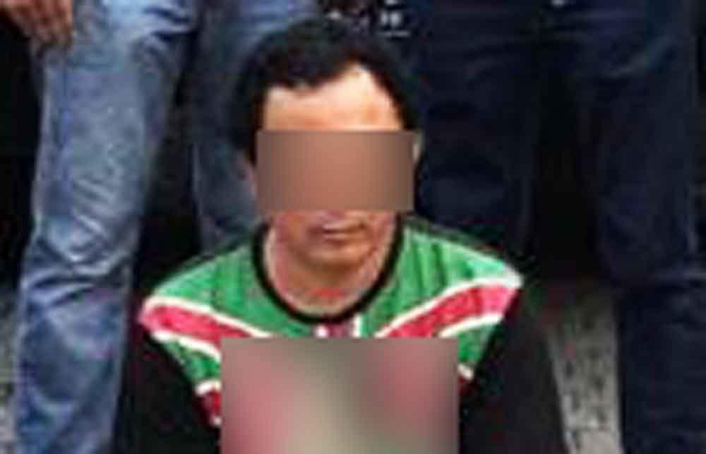 Tersangka saat diamankan petugas