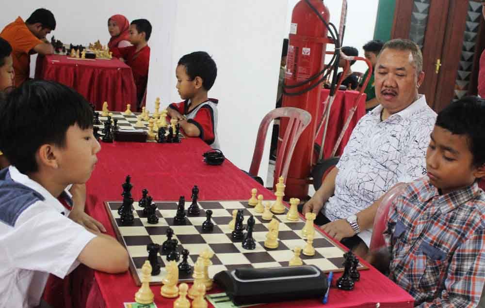 Mantan Kajati Jatim Bicara Soal Filosofi Catur dan Korupsi