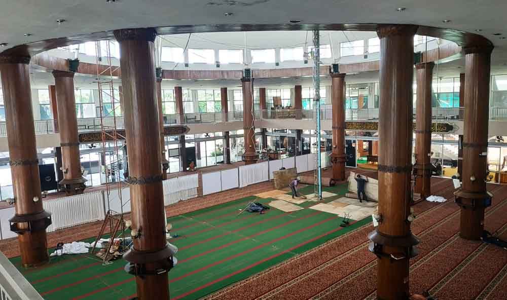 Bagian dalam Masjid Sabilillah, Malang