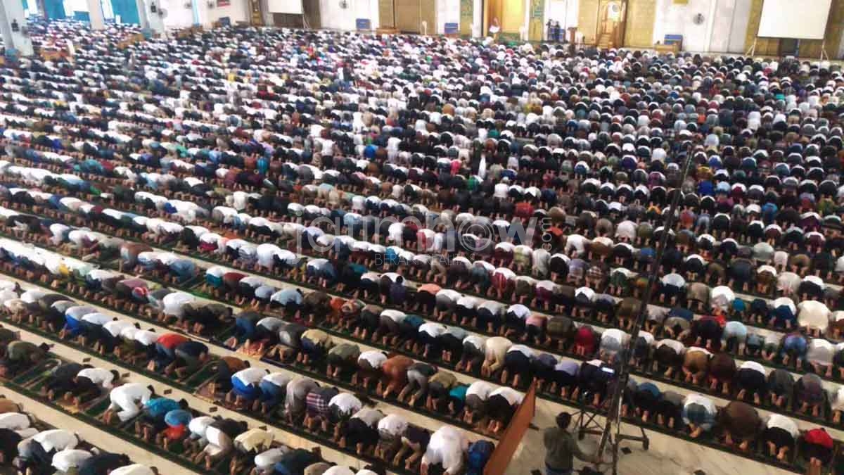 Suasana salat Idul Fitri di Masjid Al Akbar Surabaya