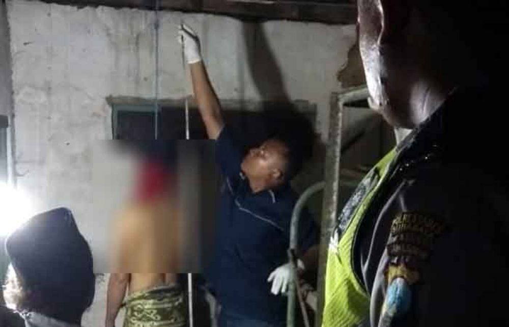 Polsek Wonocolo evakuasi orang bunuh diri