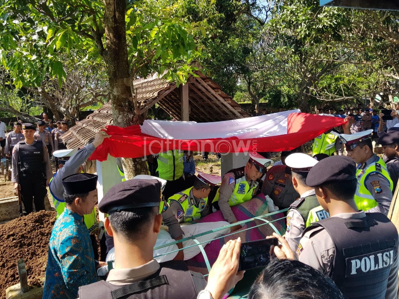 Seorang Polisi Meninggal Dunia di TPS saat Pengamanan Pilgub Jatim
