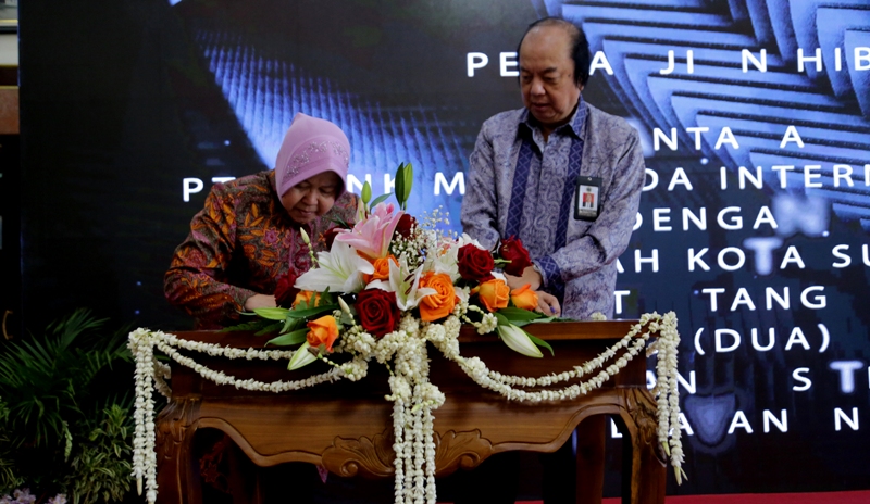 Pemkot Surabaya Terima Hibah 2 Bus Tingkat dari Bank Mayapada