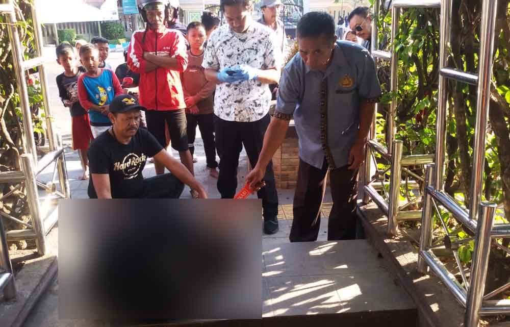 Mayat di alun alun Ponorogo